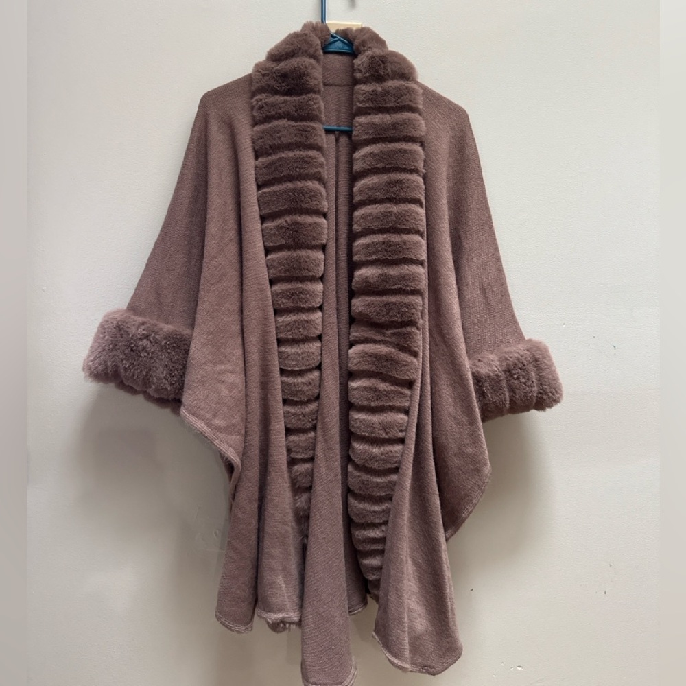 Faux Fur Trim Cape Poncho Womens One Size Taupe Elegant Wrap Shawl Coat